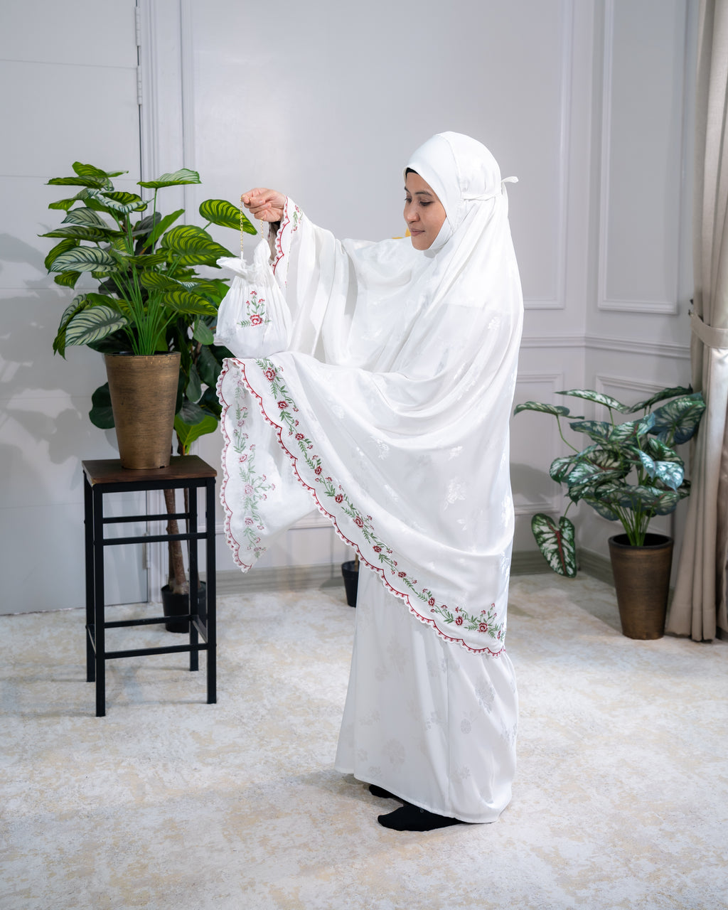 MAHABBAH WHITE MAROON