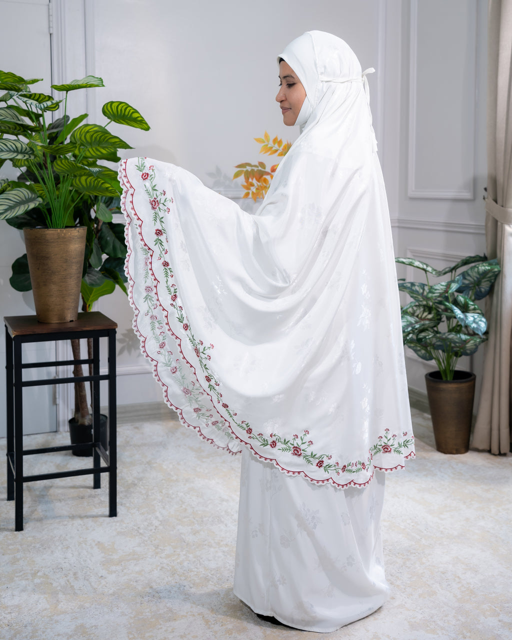 MAHABBAH WHITE MAROON